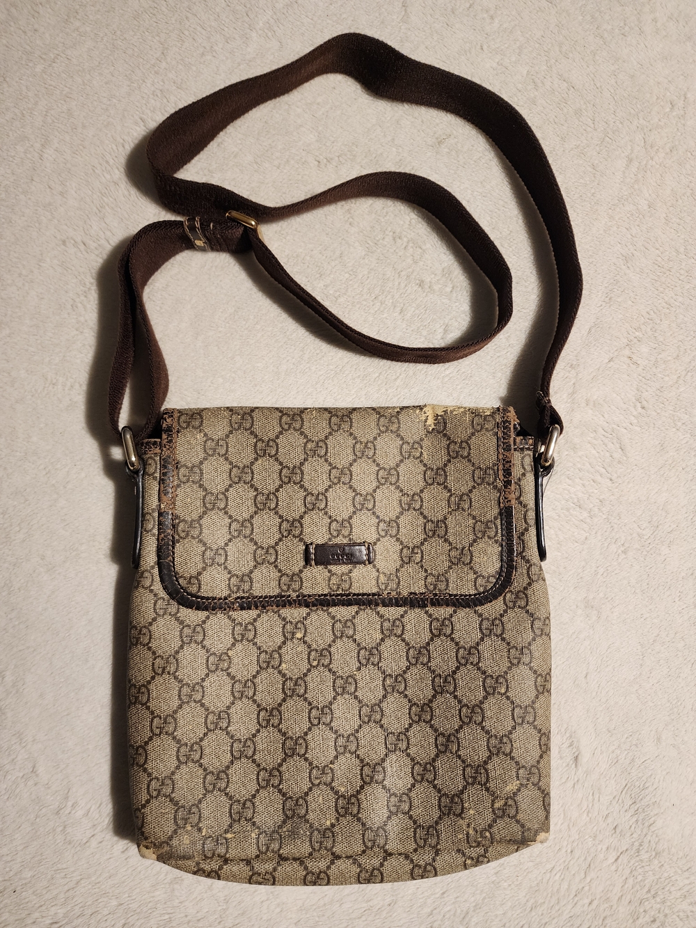 Gucci GG Supreme Canvas and Leather Shoulder Bag (model 223666)